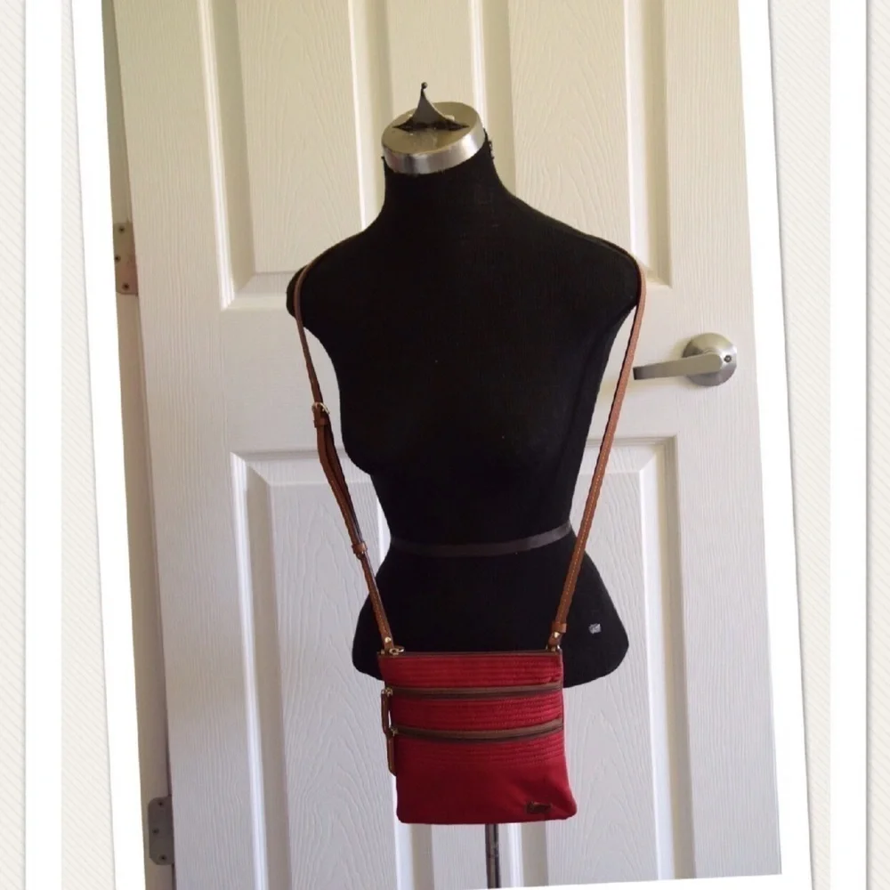 Dooney & Bourke cross body bag